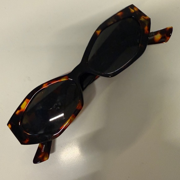 Accessories - Tortoiseshell Cat-Eye Sunglasses - Women Accessories